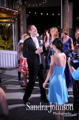 Best Lakeside wedding at Paradise Cove in Orlando, Florida - Wedding photographer - Sandra Johnson (SJFoto.com)